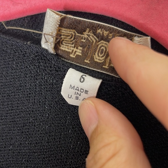 ST. JOHN by Marie Gray Black Embellished Clasp Cropped Length Cardigan Jacket - Picture 4 of 6